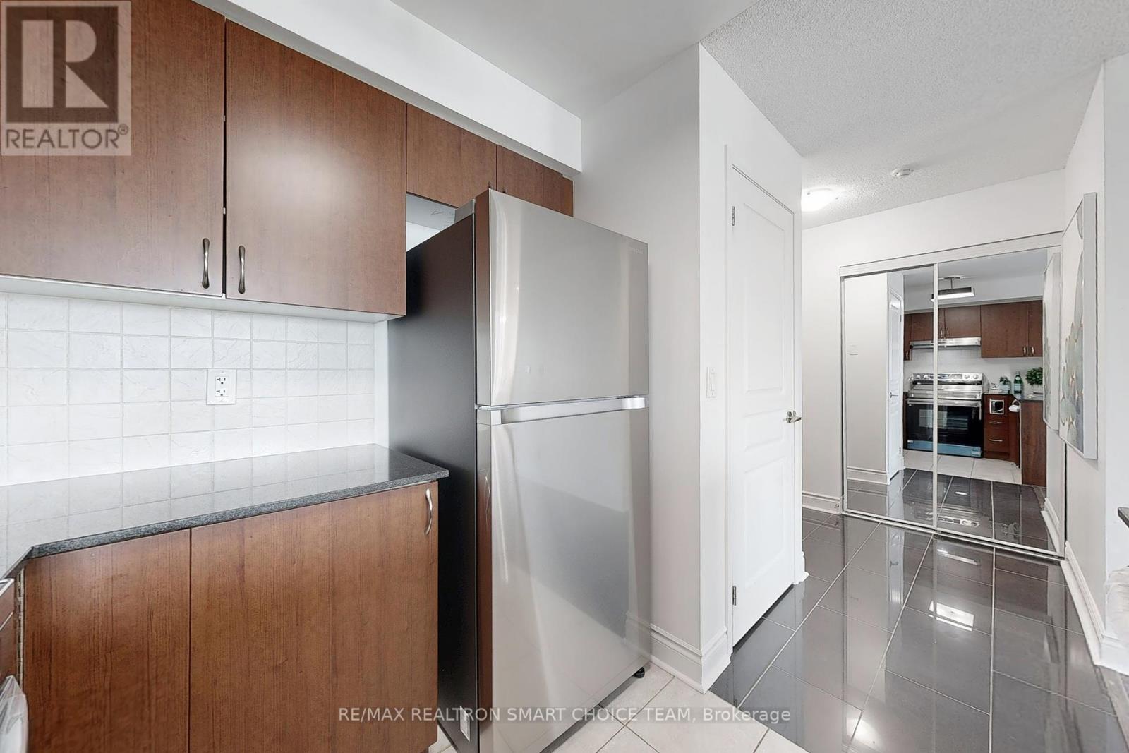 1511 - 75 South Town Centre Boulevard, Markham, Ontario  L6G 0B3 - Photo 8 - N12425862