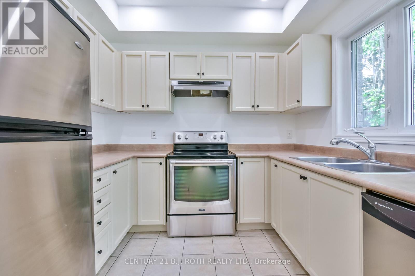 113 Livia Herman Way, Barrie, Ontario  L4M 7K5 - Photo 11 - S12425912