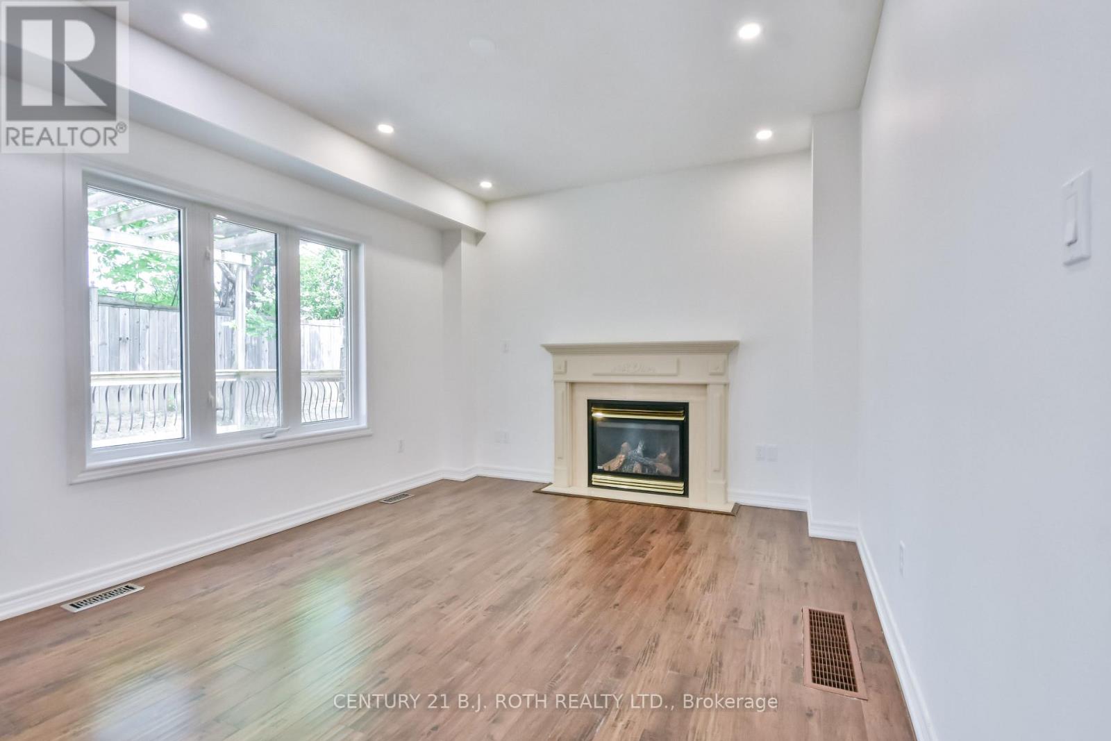 113 Livia Herman Way, Barrie, Ontario  L4M 7K5 - Photo 8 - S12425912
