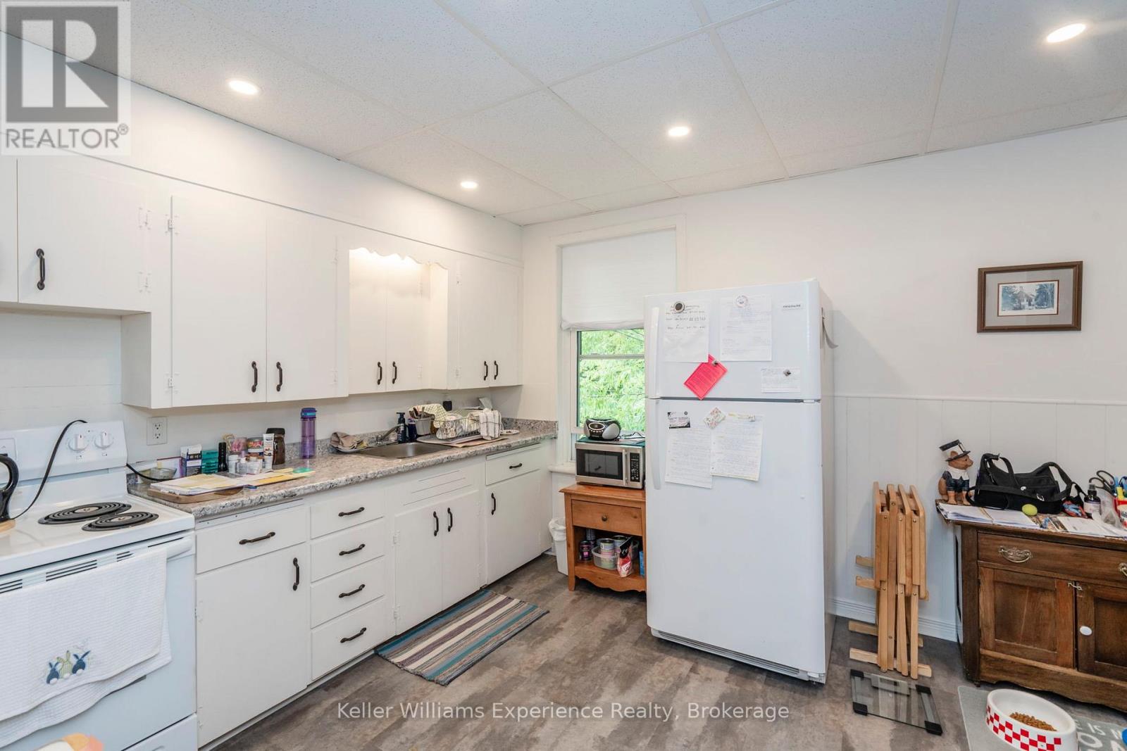 20 Yonge Street S, Springwater (Elmvale), Ontario  L0L 1P0 - Photo 19 - S12426099
