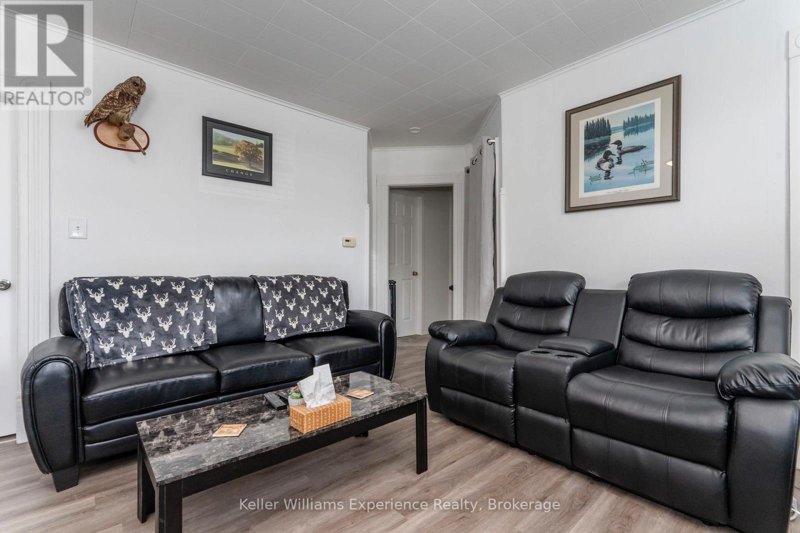 20 Yonge Street S, Springwater (Elmvale), Ontario  L0L 1P0 - Photo 10 - S12426099