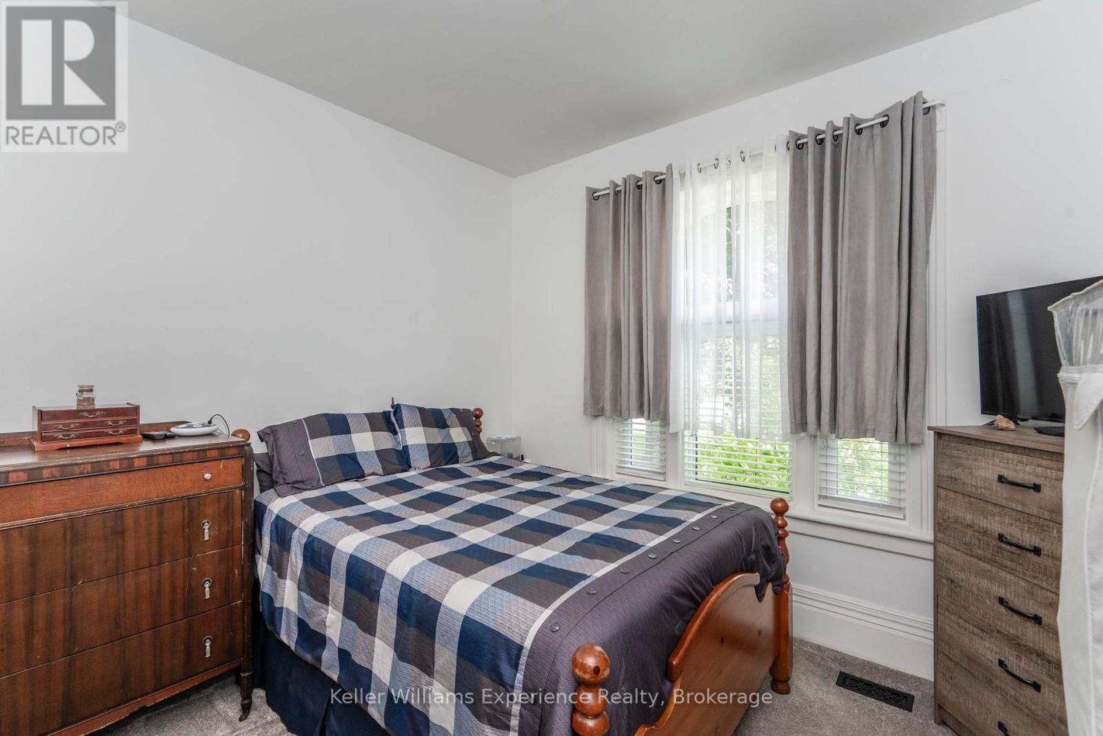 20 Yonge Street S, Springwater (Elmvale), Ontario  L0L 1P0 - Photo 14 - S12426099
