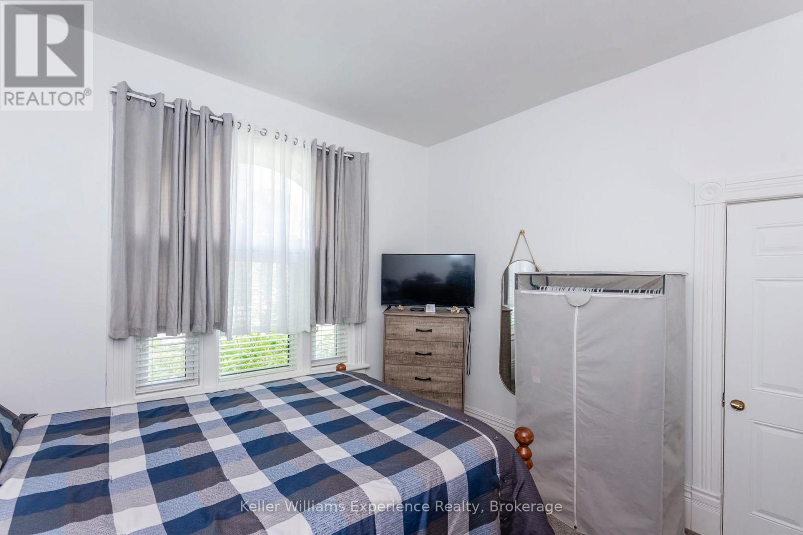 20 Yonge Street S, Springwater (Elmvale), Ontario  L0L 1P0 - Photo 15 - S12426099