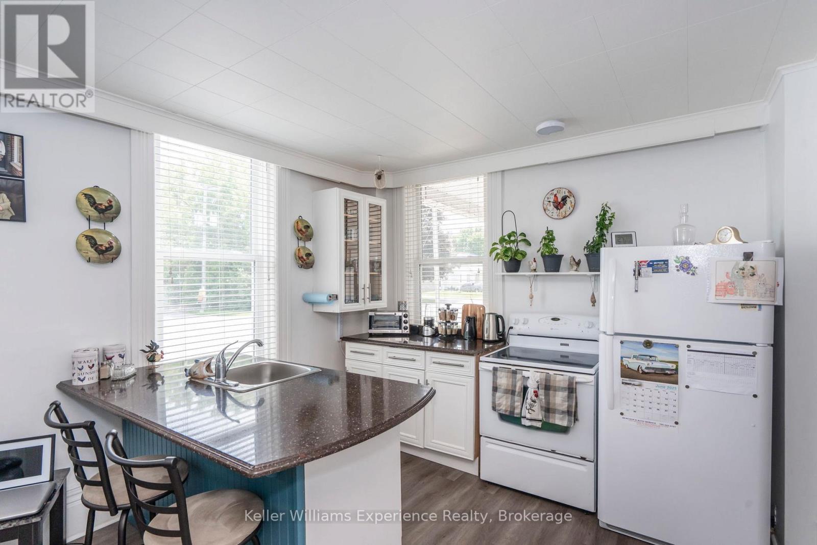 20 Yonge Street S, Springwater (Elmvale), Ontario  L0L 1P0 - Photo 5 - S12426099