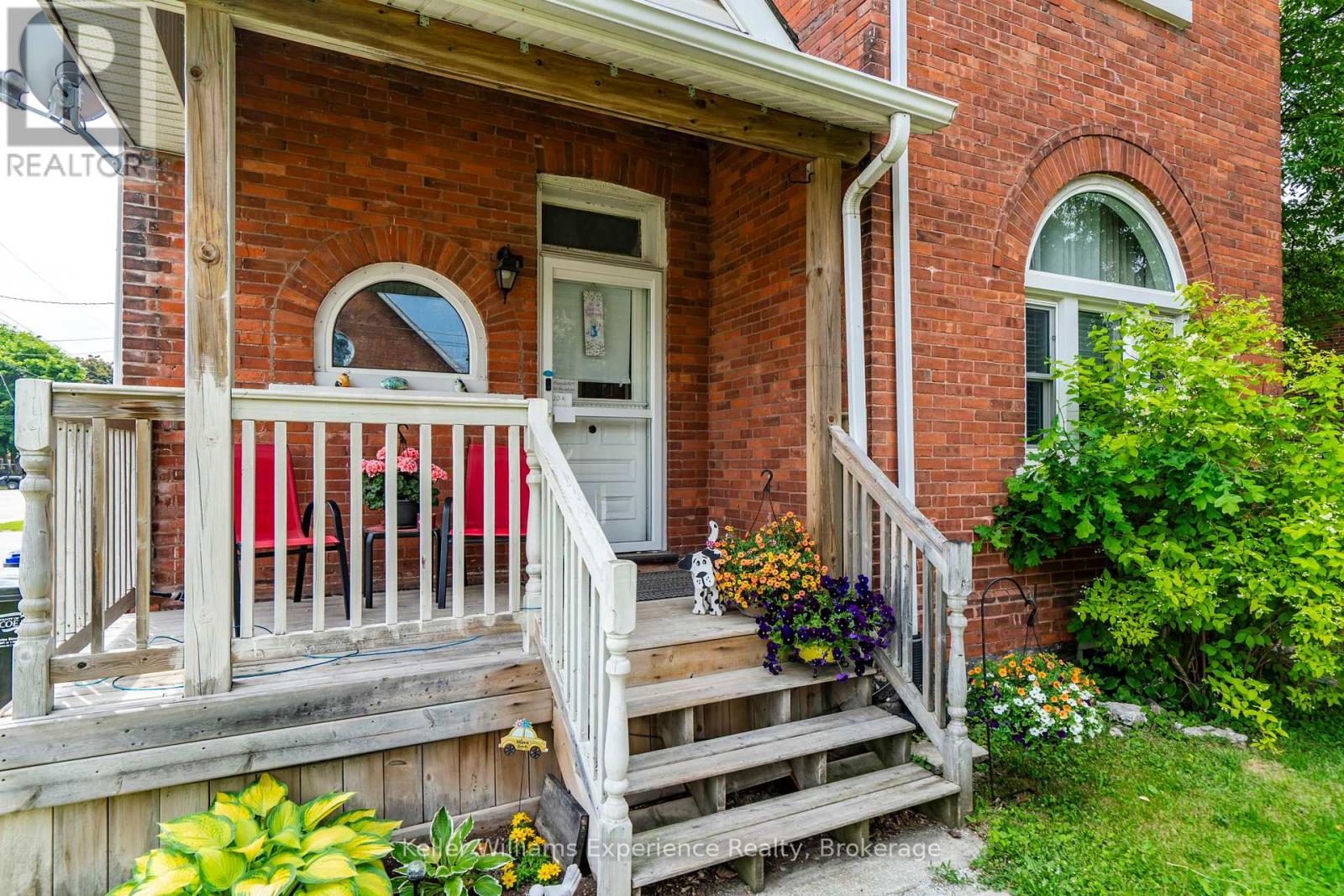 20 Yonge Street S, Springwater (Elmvale), Ontario  L0L 1P0 - Photo 2 - S12426099