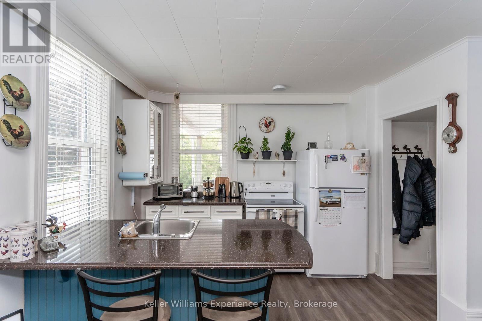 20 Yonge Street S, Springwater (Elmvale), Ontario  L0L 1P0 - Photo 4 - S12426099