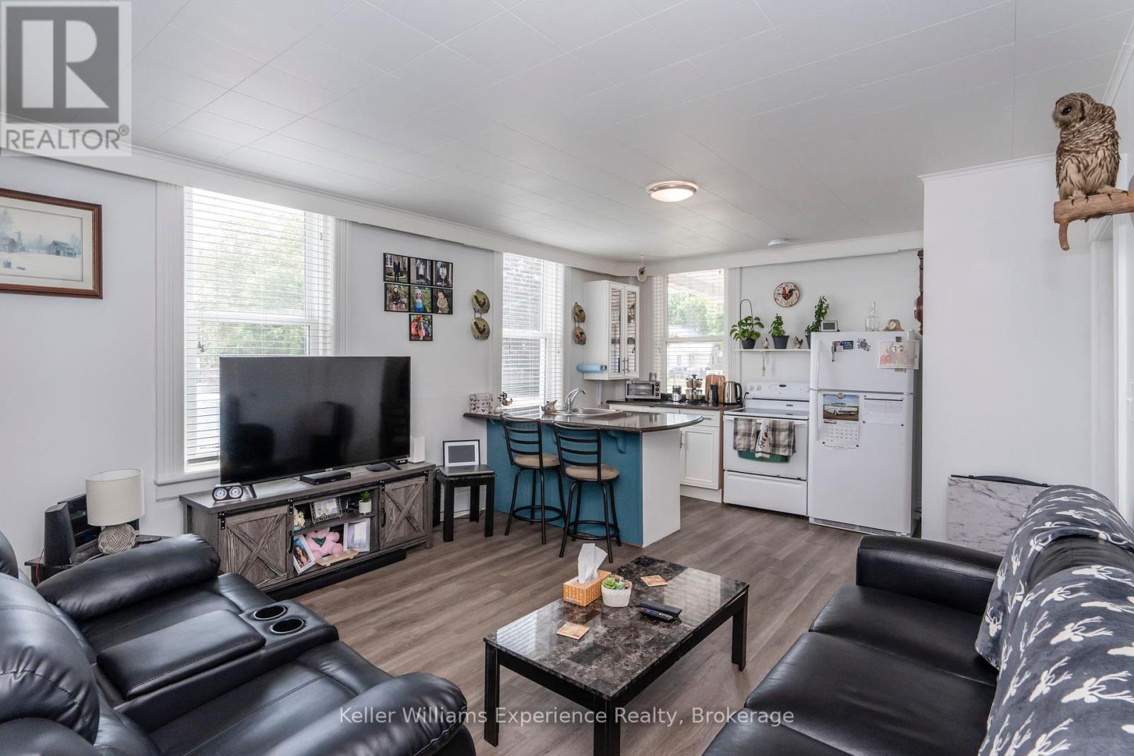 20 Yonge Street S, Springwater (Elmvale), Ontario  L0L 1P0 - Photo 8 - S12426099