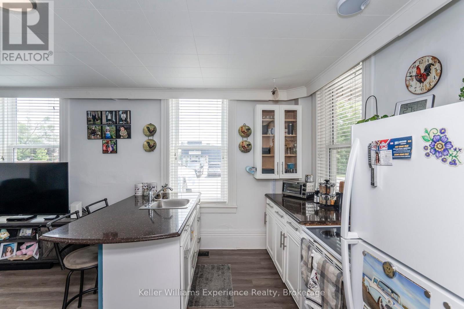20 Yonge Street S, Springwater (Elmvale), Ontario  L0L 1P0 - Photo 6 - S12426099