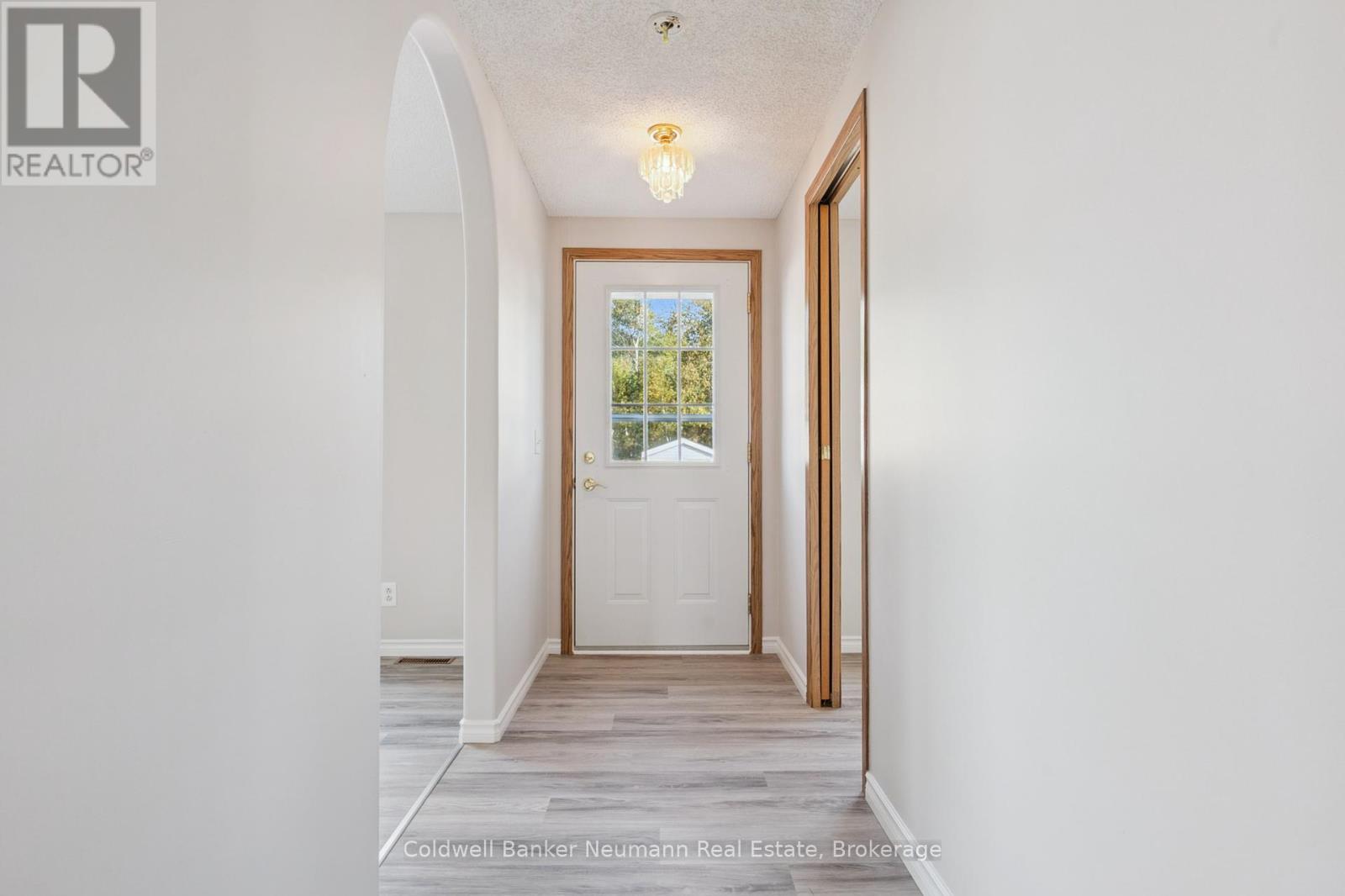 34 Water Street, Puslinch, Ontario  N0B 2J0 - Photo 3 - X12426087