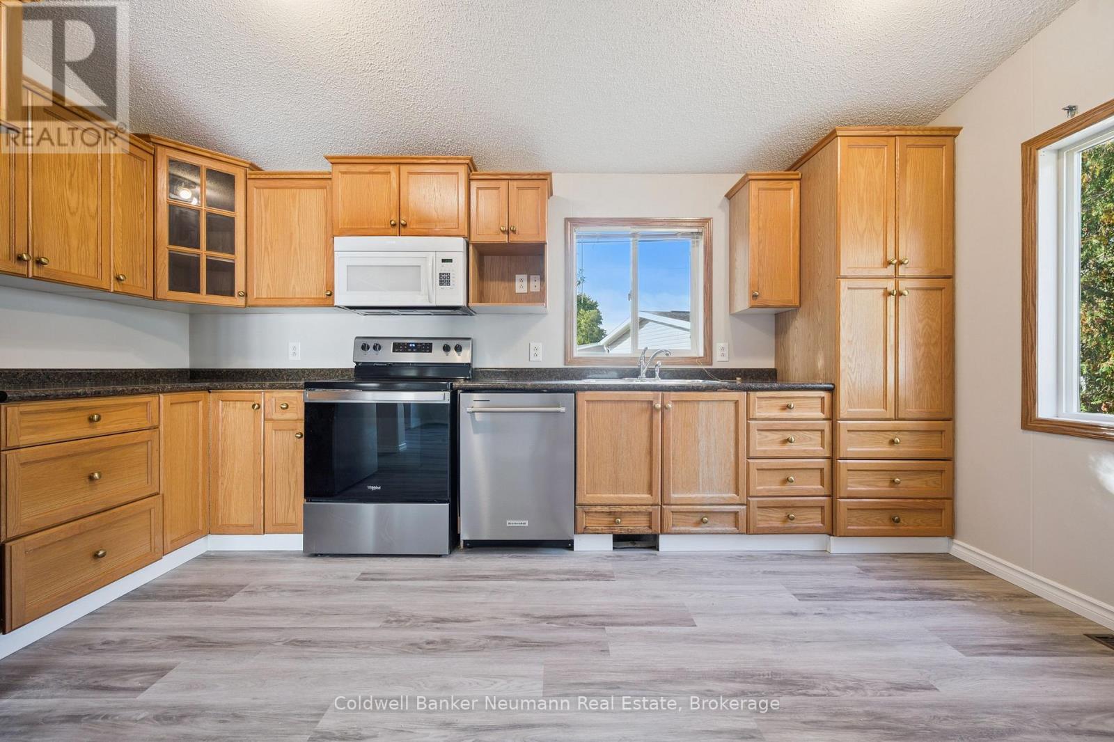 34 Water Street, Puslinch, Ontario  N0B 2J0 - Photo 8 - X12426087