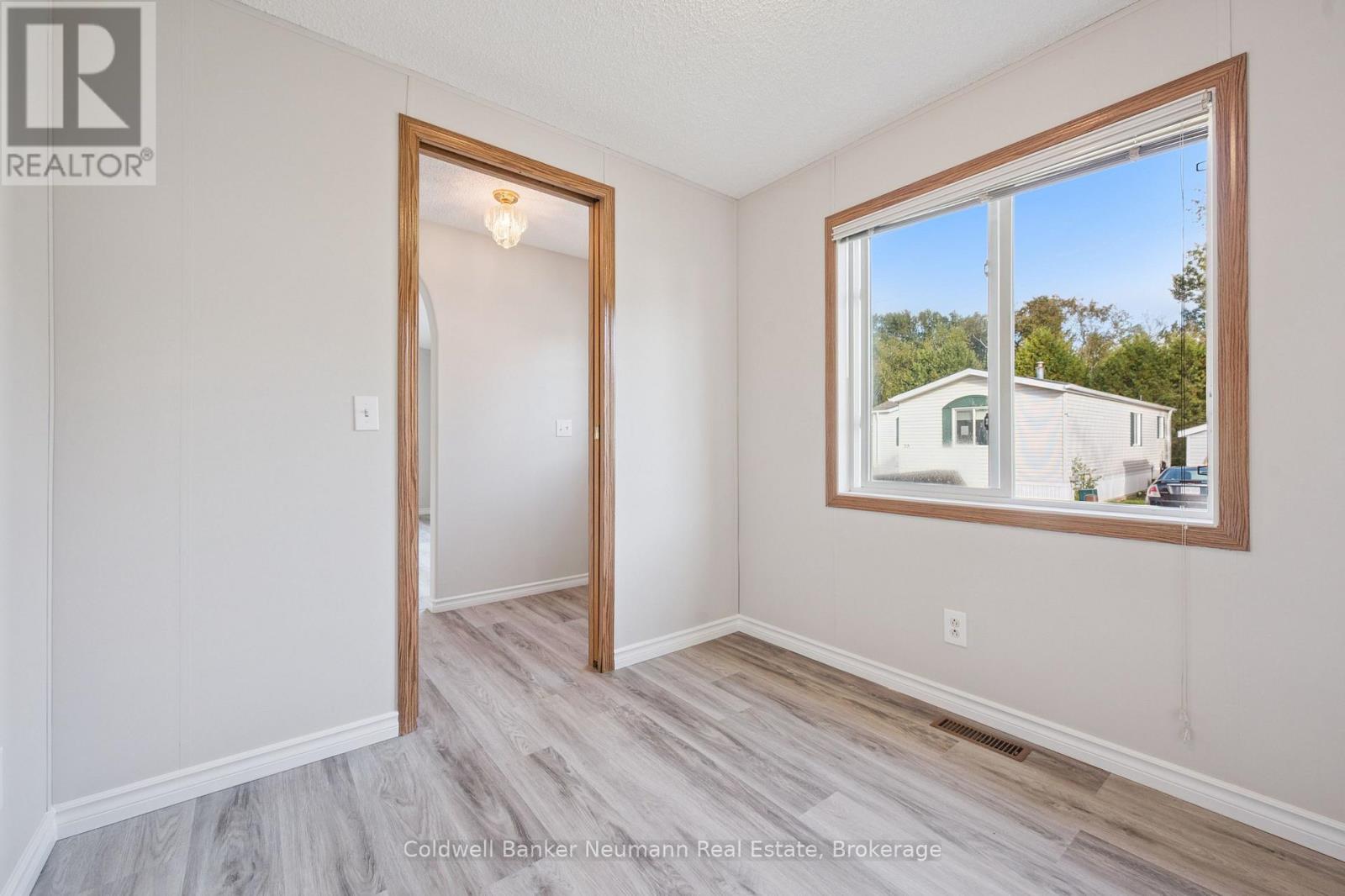 34 Water Street, Puslinch, Ontario  N0B 2J0 - Photo 10 - X12426087