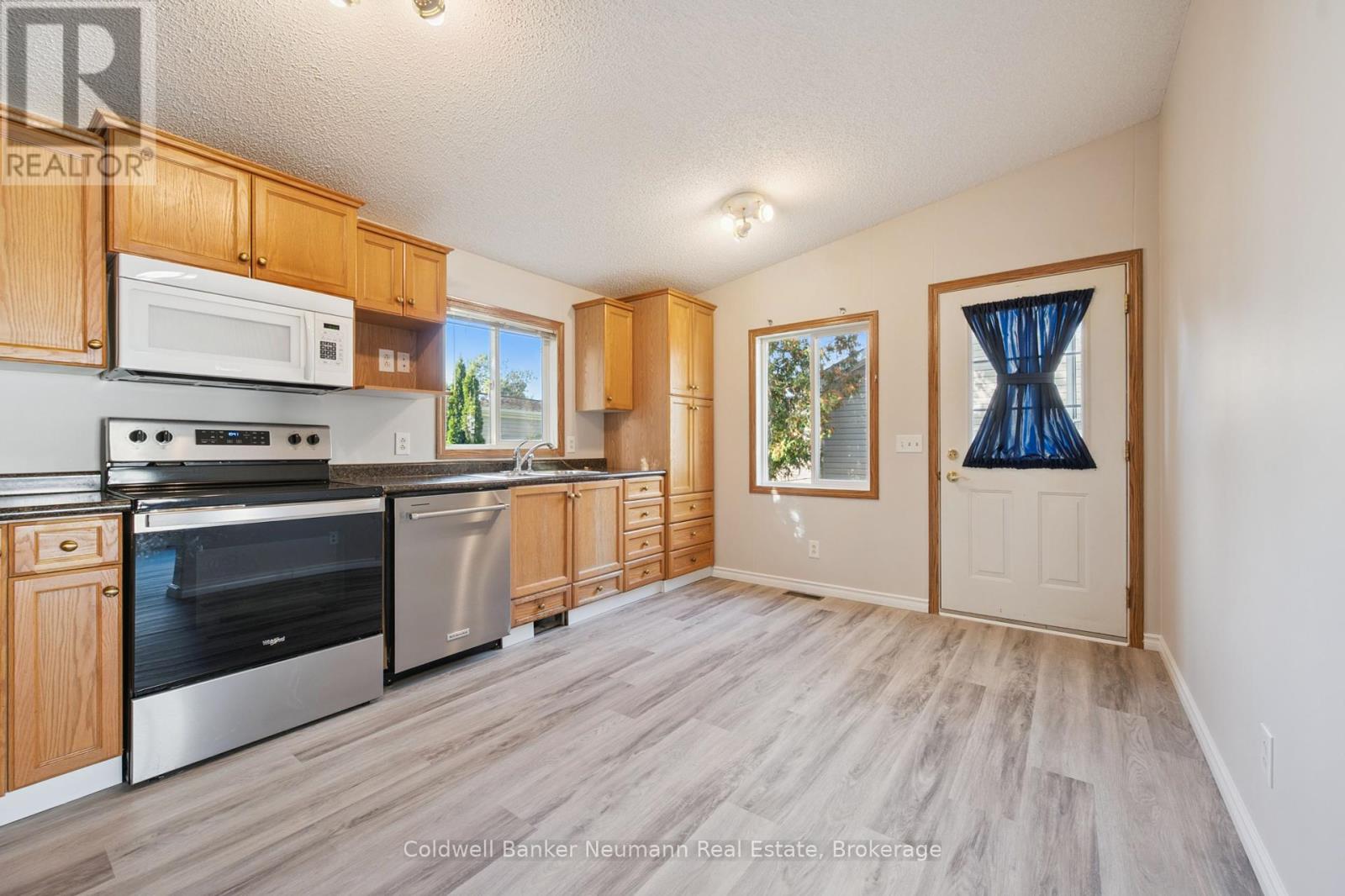 34 Water Street, Puslinch, Ontario  N0B 2J0 - Photo 6 - X12426087