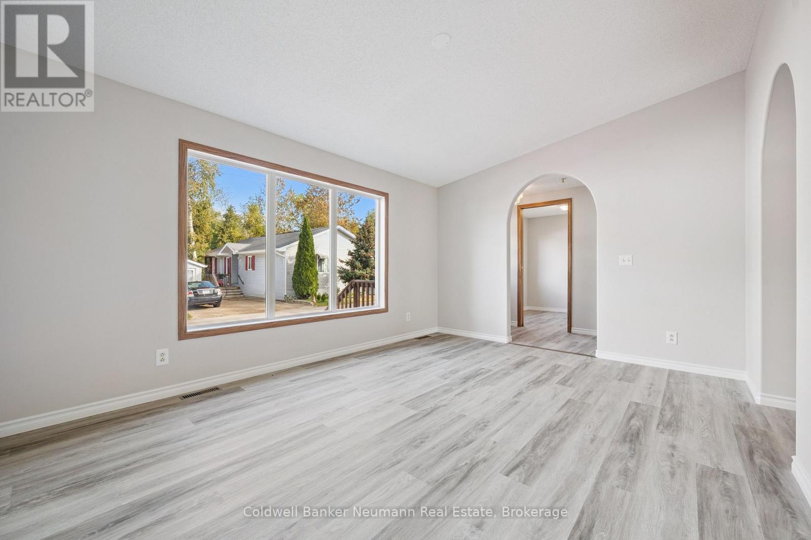 34 Water Street, Puslinch, Ontario  N0B 2J0 - Photo 4 - X12426087