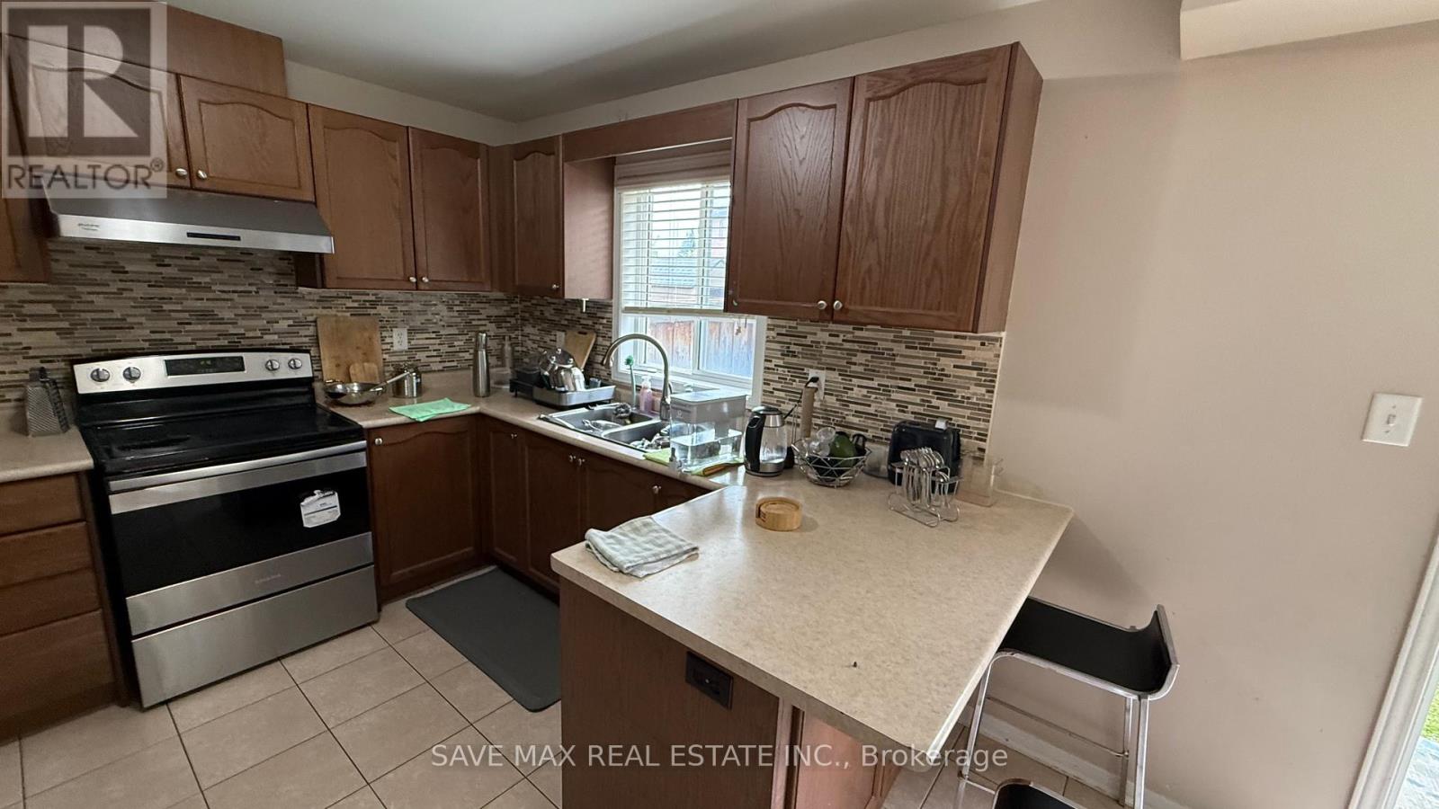 98 Sleightholme Crescent, Brampton, Ontario  L6P 3E6 - Photo 9 - W12406595