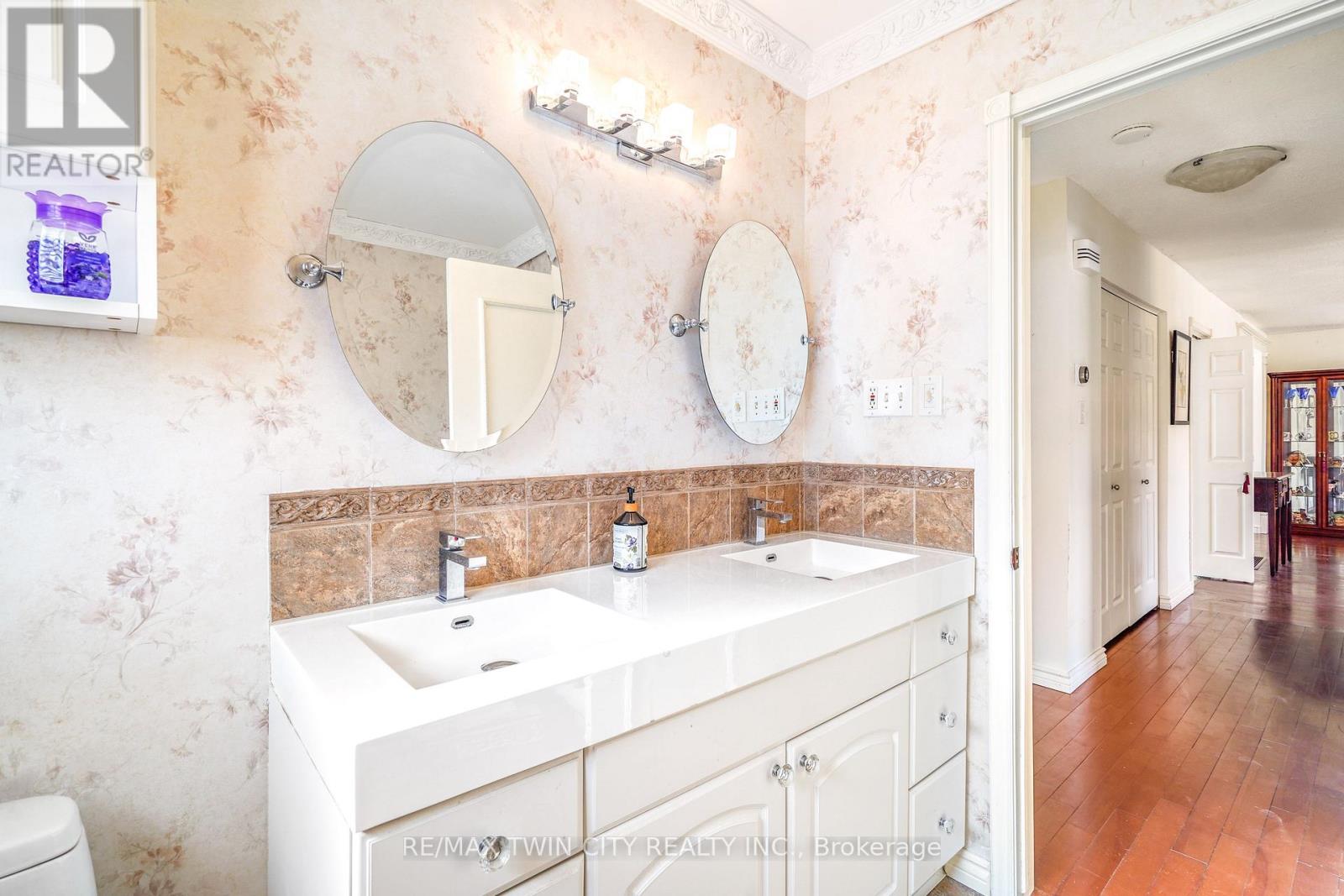 57 Ashgrove Avenue, Brantford, Ontario  N3R 6E3 - Photo 31 - X12359082