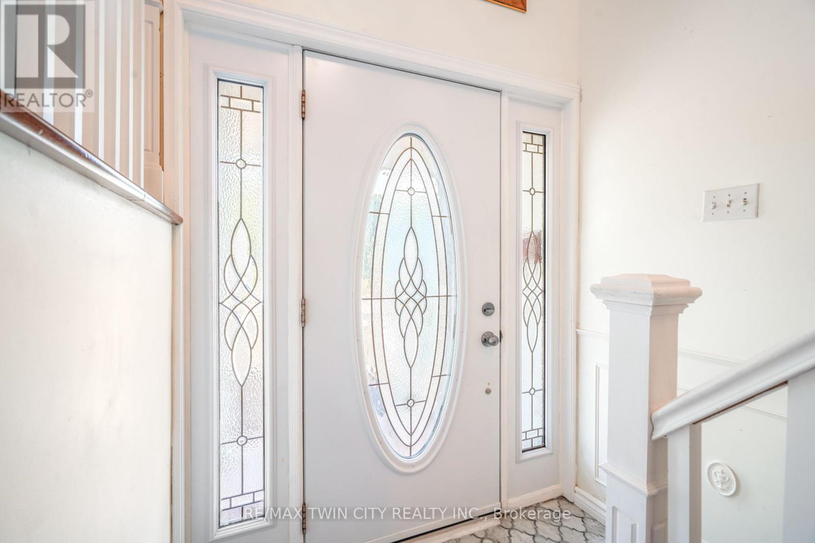 57 Ashgrove Avenue, Brantford, Ontario  N3R 6E3 - Photo 6 - X12359082