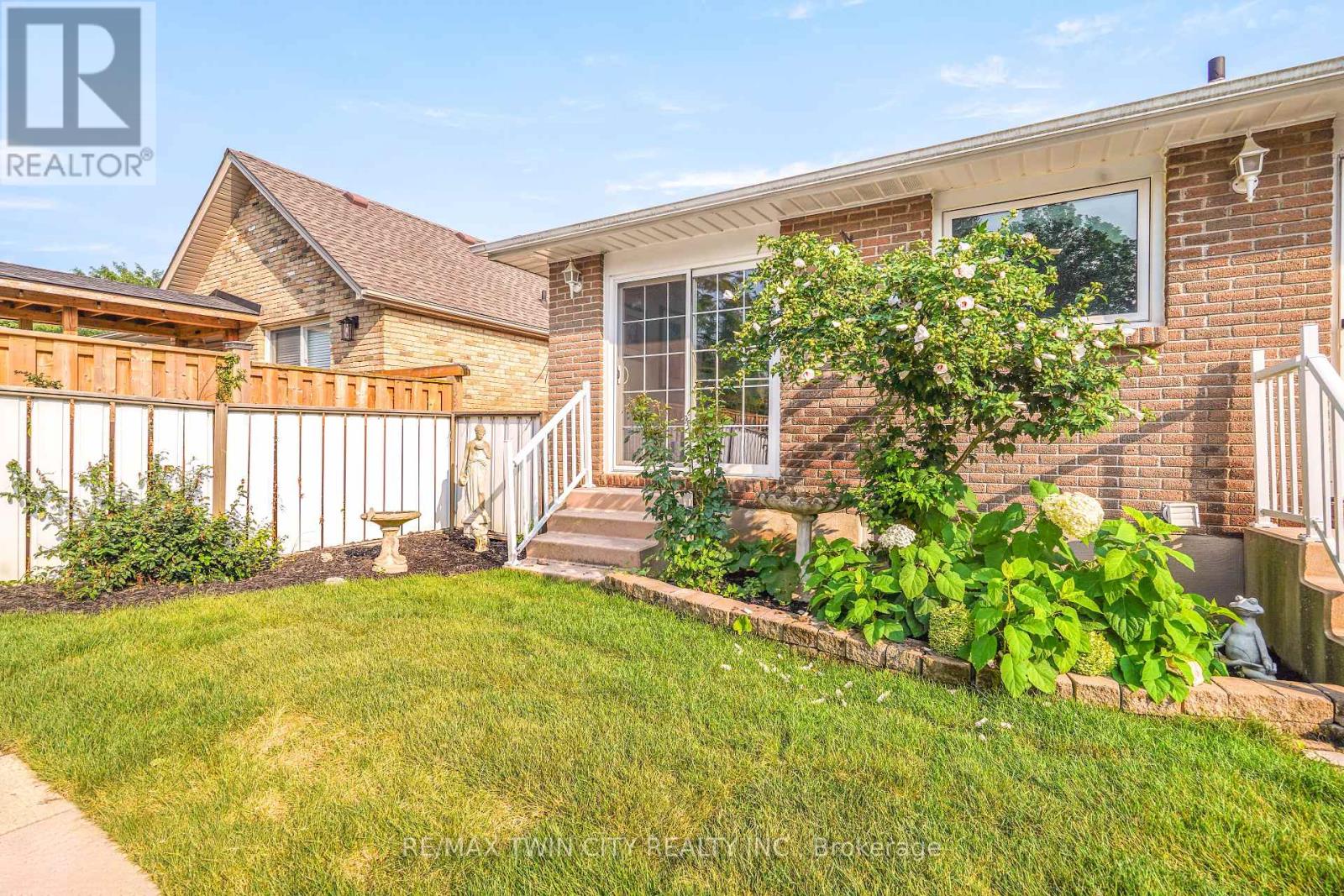 57 Ashgrove Avenue, Brantford, Ontario  N3R 6E3 - Photo 44 - X12359082