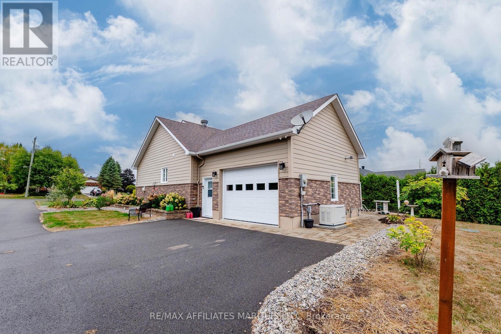 100 Front Street E, North Glengarry, Ontario  K0C 1A0 - Photo 5 - X12425980