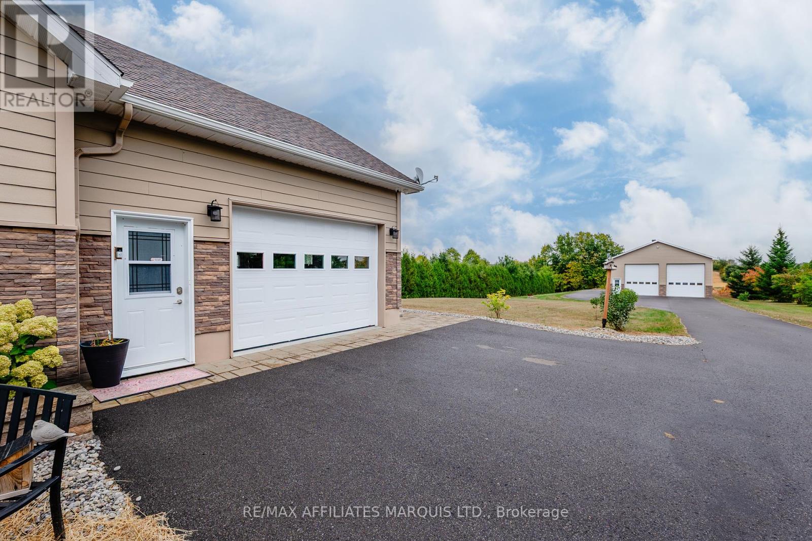 100 Front Street E, North Glengarry, Ontario  K0C 1A0 - Photo 6 - X12425980
