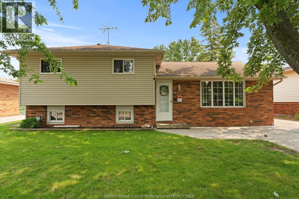 MLS# 25024456: 110 ST. JAMES COURT, Amherstburg, Canada