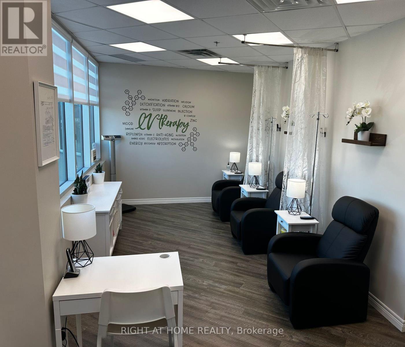 305 - 50 Sunny Meadow Boulevard, Brampton, Ontario  L6R 0Y7 - Photo 6 - W12425847