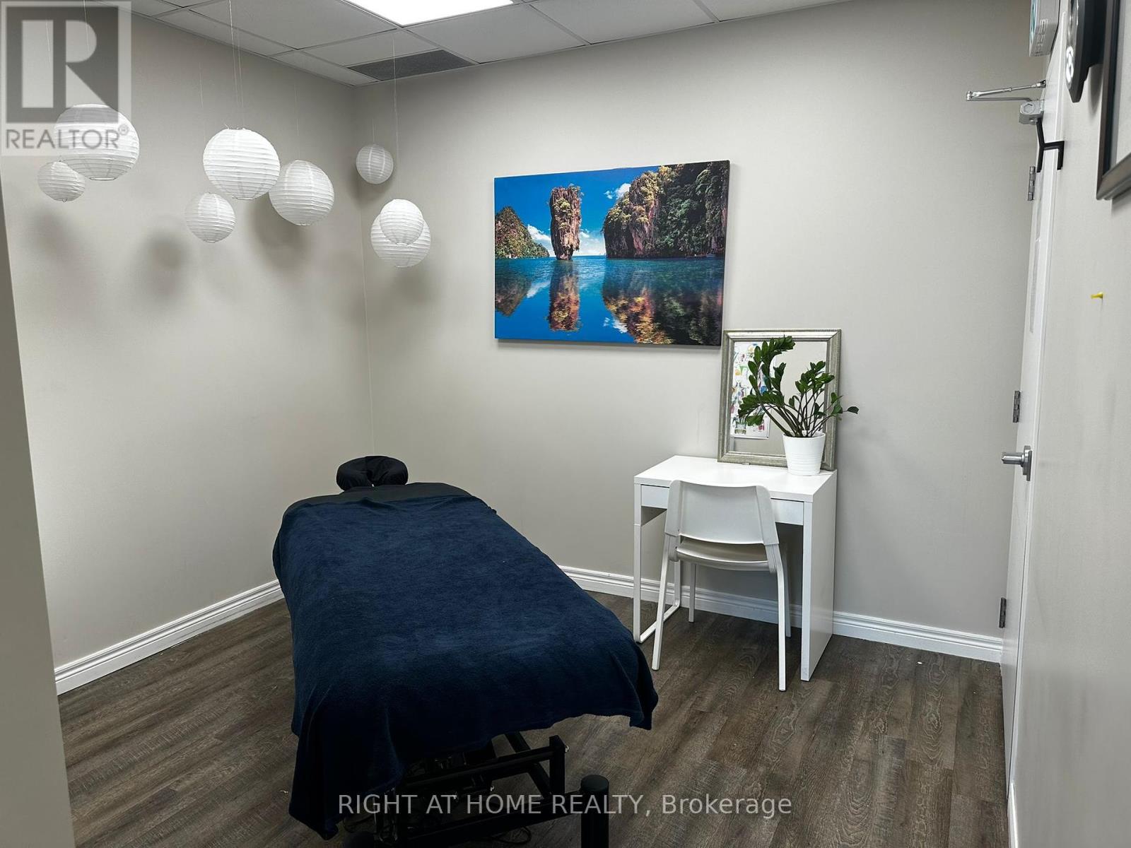 305 - 50 Sunny Meadow Boulevard, Brampton, Ontario  L6R 0Y7 - Photo 9 - W12425847