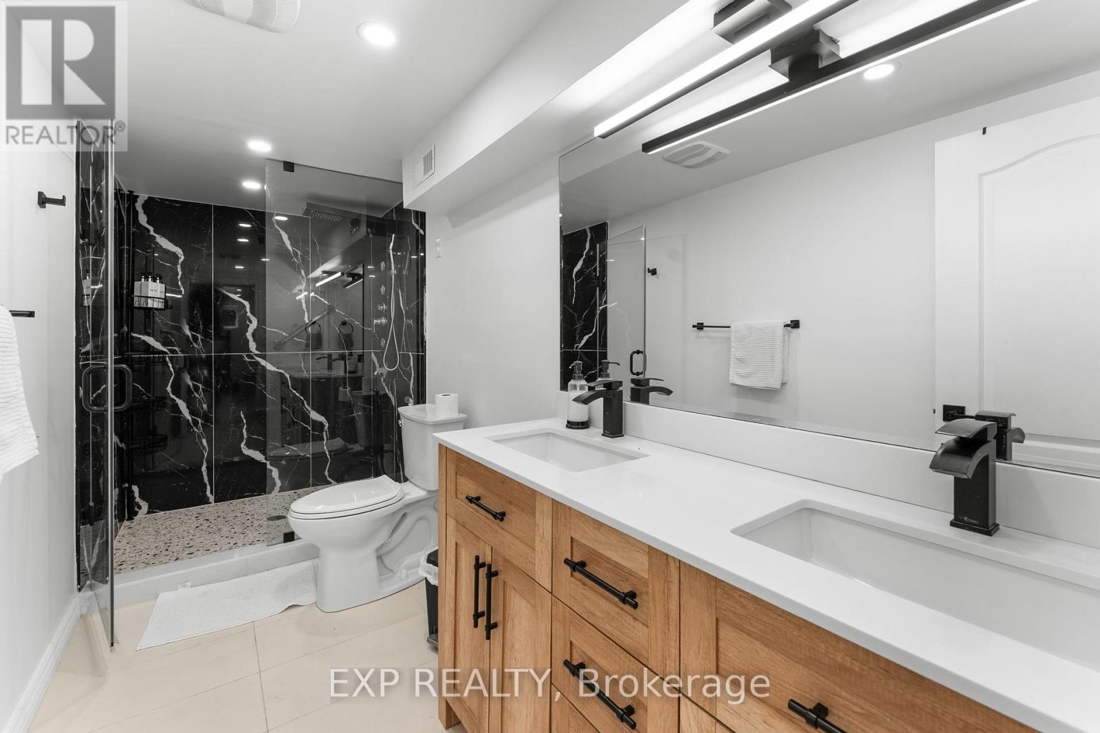 208 Glen Oak Drive, Oakville (Wo West), Ontario  L6K 2J2 - Photo 15 - W12425875