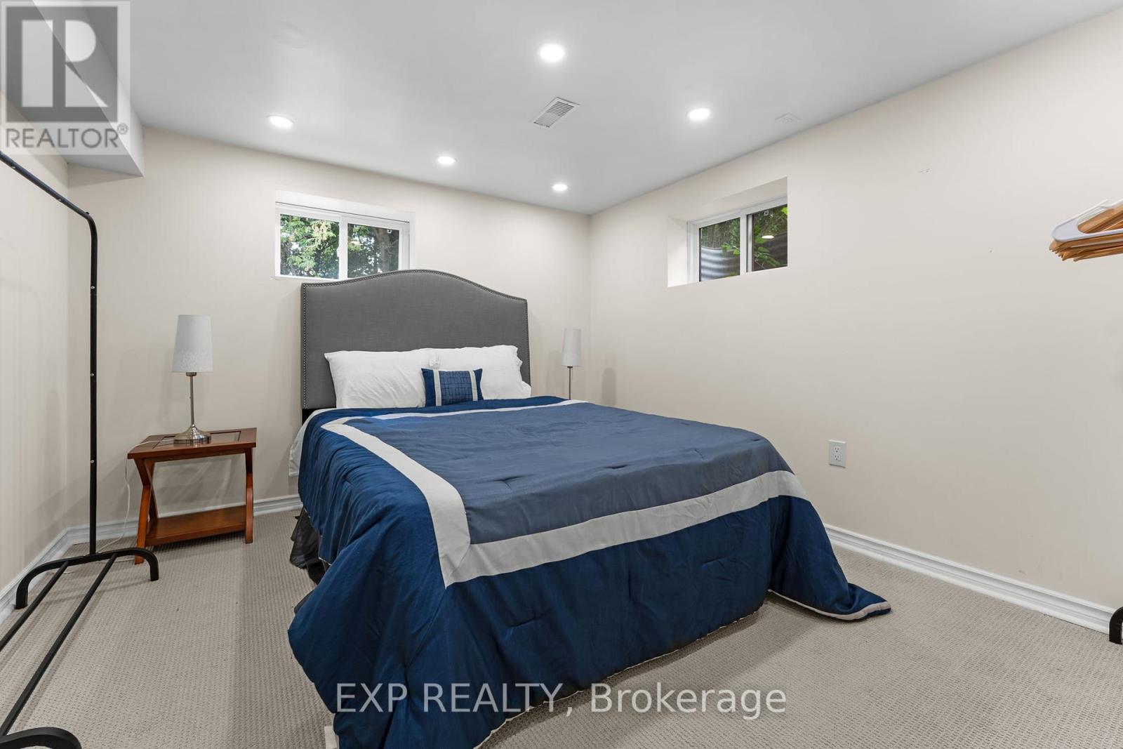 208 Glen Oak Drive, Oakville (Wo West), Ontario  L6K 2J2 - Photo 22 - W12425875