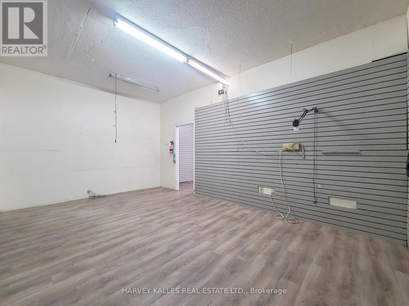 Retail - 3819 Lake Shore Boulevard W, Toronto, Ontario  M8W 1R3 - Photo 5 - W12425876