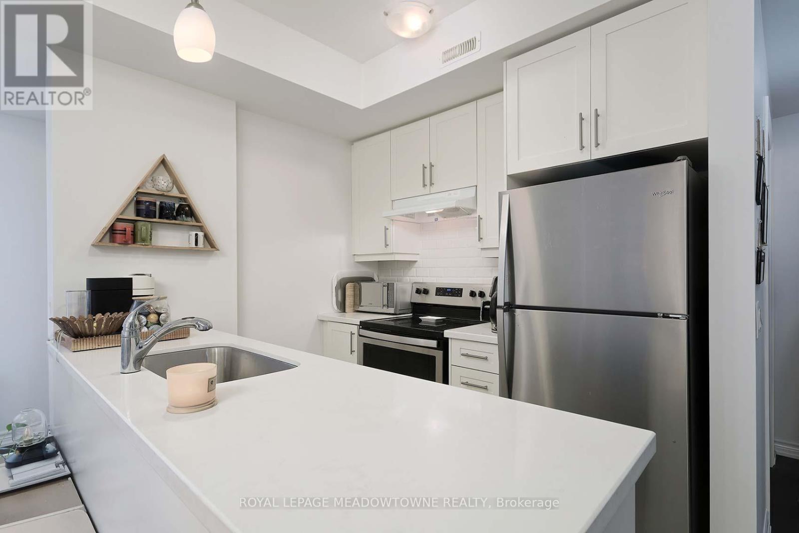 207 - 215 Broadway Street, Mississauga, Ontario  L5M 1J1 - Photo 10 - W12425883