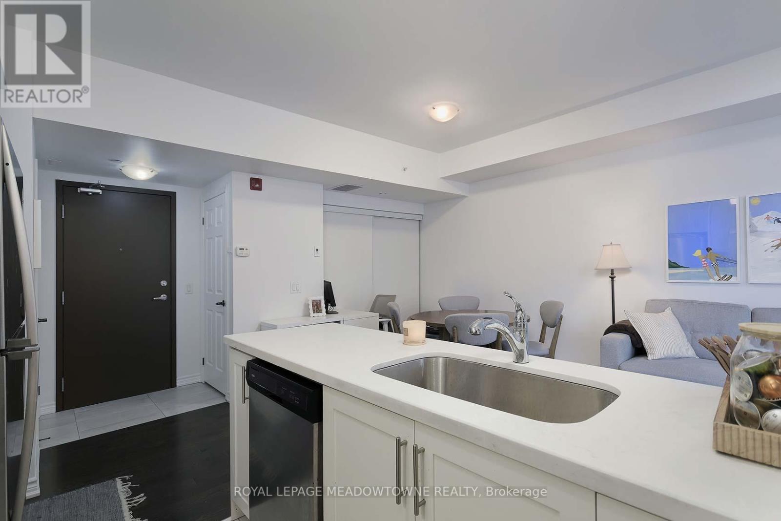 207 - 215 Broadway Street, Mississauga, Ontario  L5M 1J1 - Photo 11 - W12425883