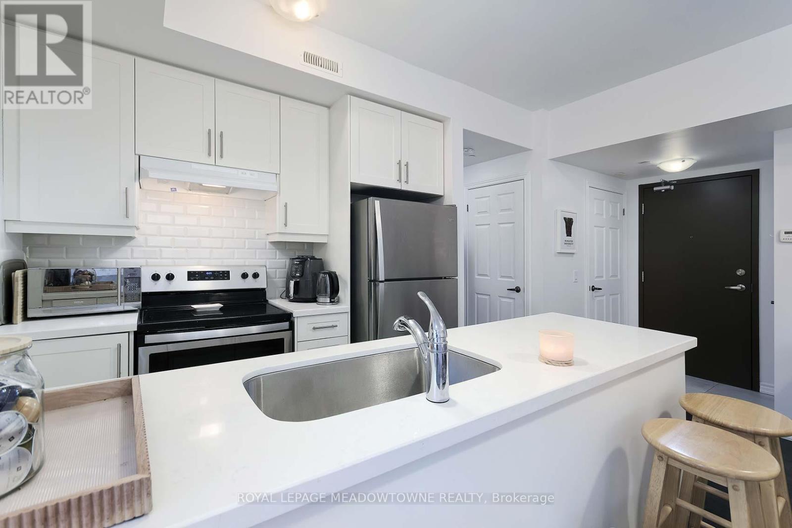 207 - 215 Broadway Street, Mississauga, Ontario  L5M 1J1 - Photo 12 - W12425883