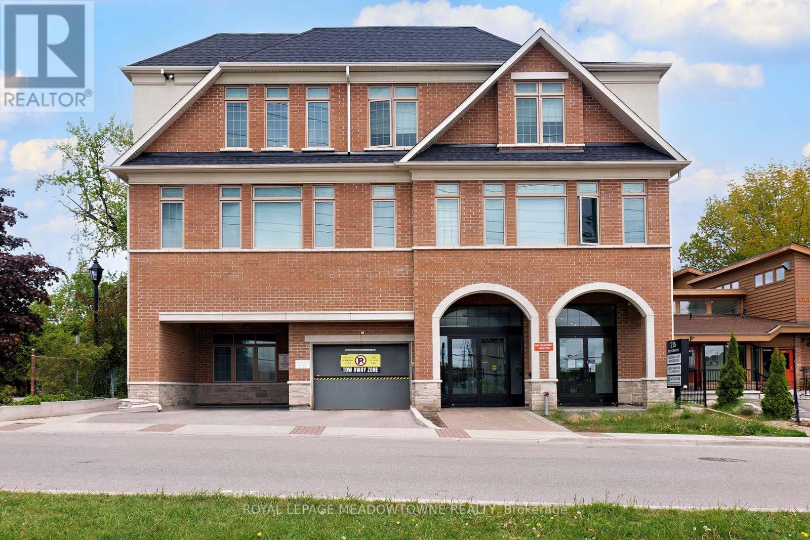 207 - 215 Broadway Street, Mississauga, Ontario  L5M 1J1 - Photo 2 - W12425883