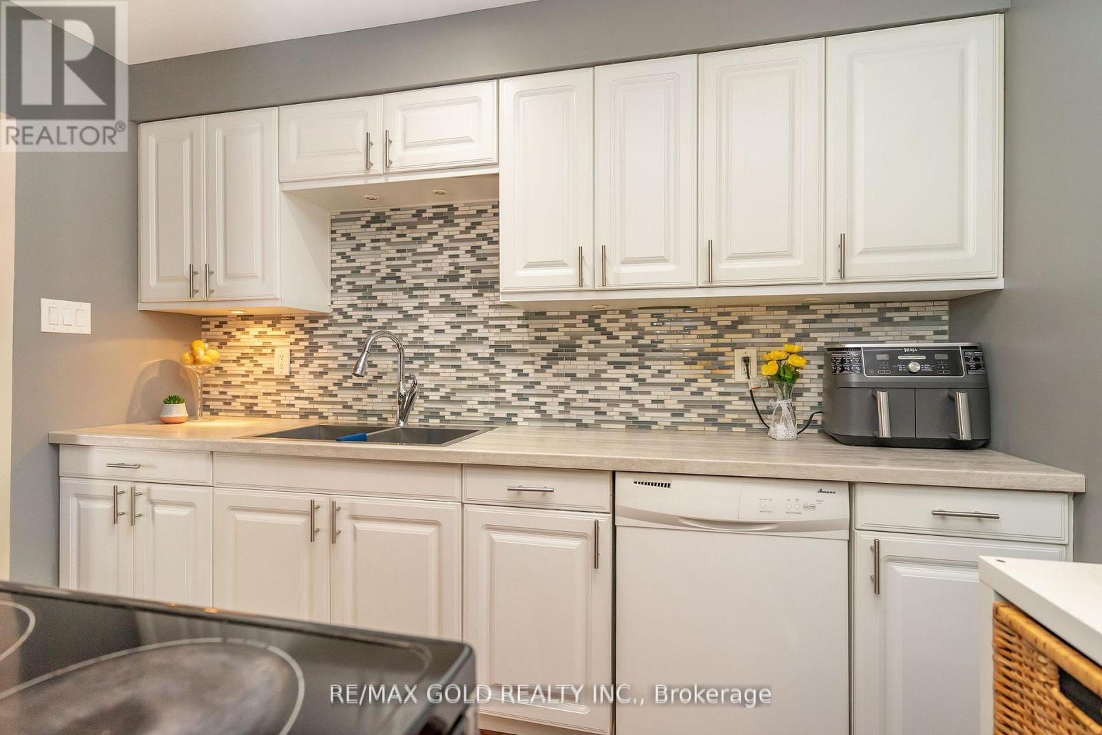 61 - 46 Dearbourne Boulevard, Brampton, Ontario  L6T 1J7 - Photo 17 - W12425914
