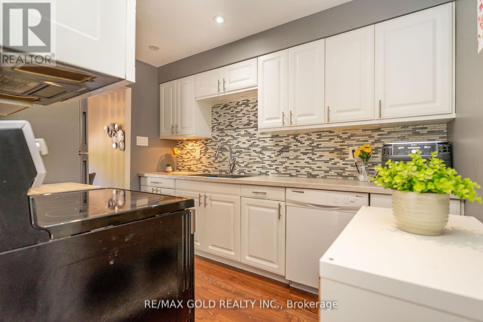 61 - 46 Dearbourne Boulevard, Brampton, Ontario  L6T 1J7 - Photo 18 - W12425914