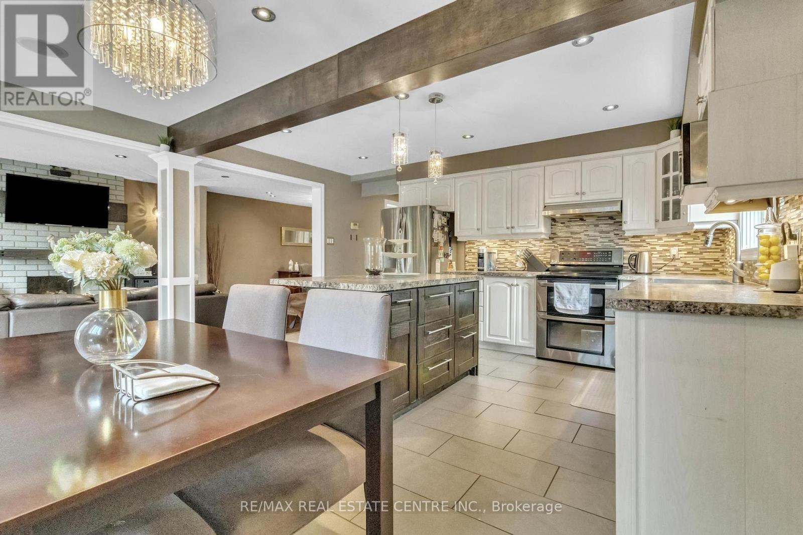 23 Oleander Crescent N, Brampton, Ontario  L6Z 2C1 - Photo 12 - W12425921