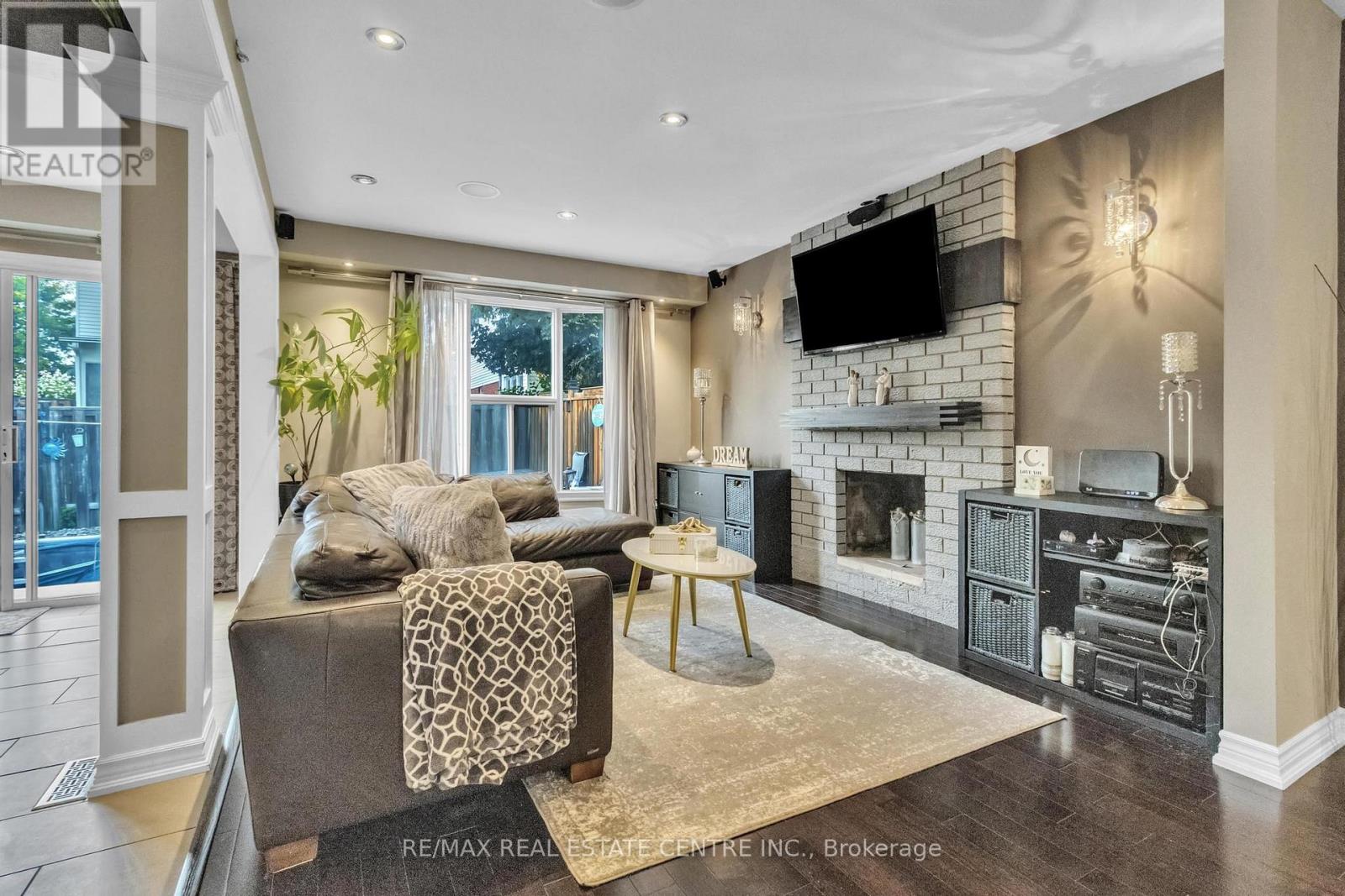 23 Oleander Crescent N, Brampton, Ontario  L6Z 2C1 - Photo 13 - W12425921