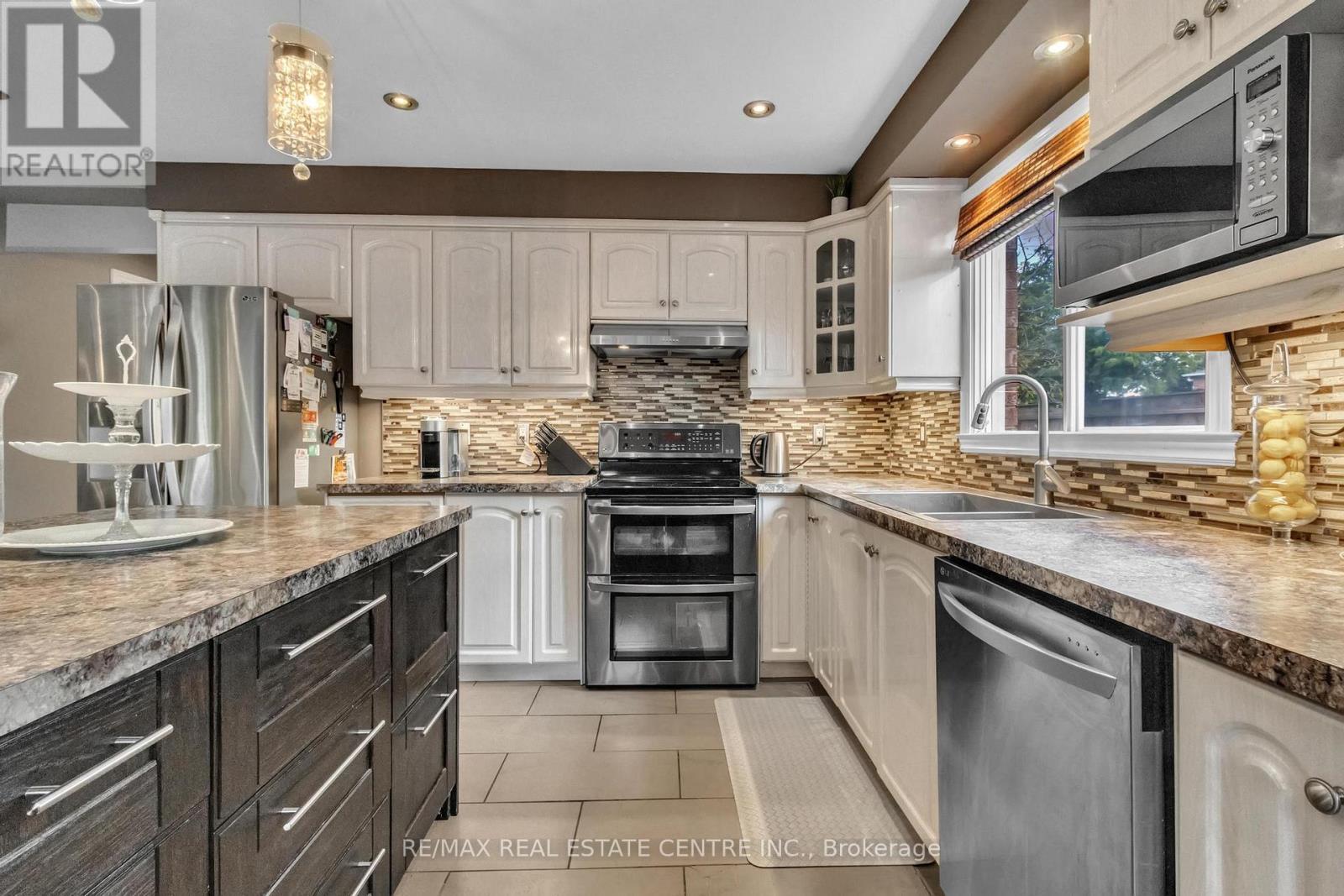 23 Oleander Crescent N, Brampton, Ontario  L6Z 2C1 - Photo 15 - W12425921