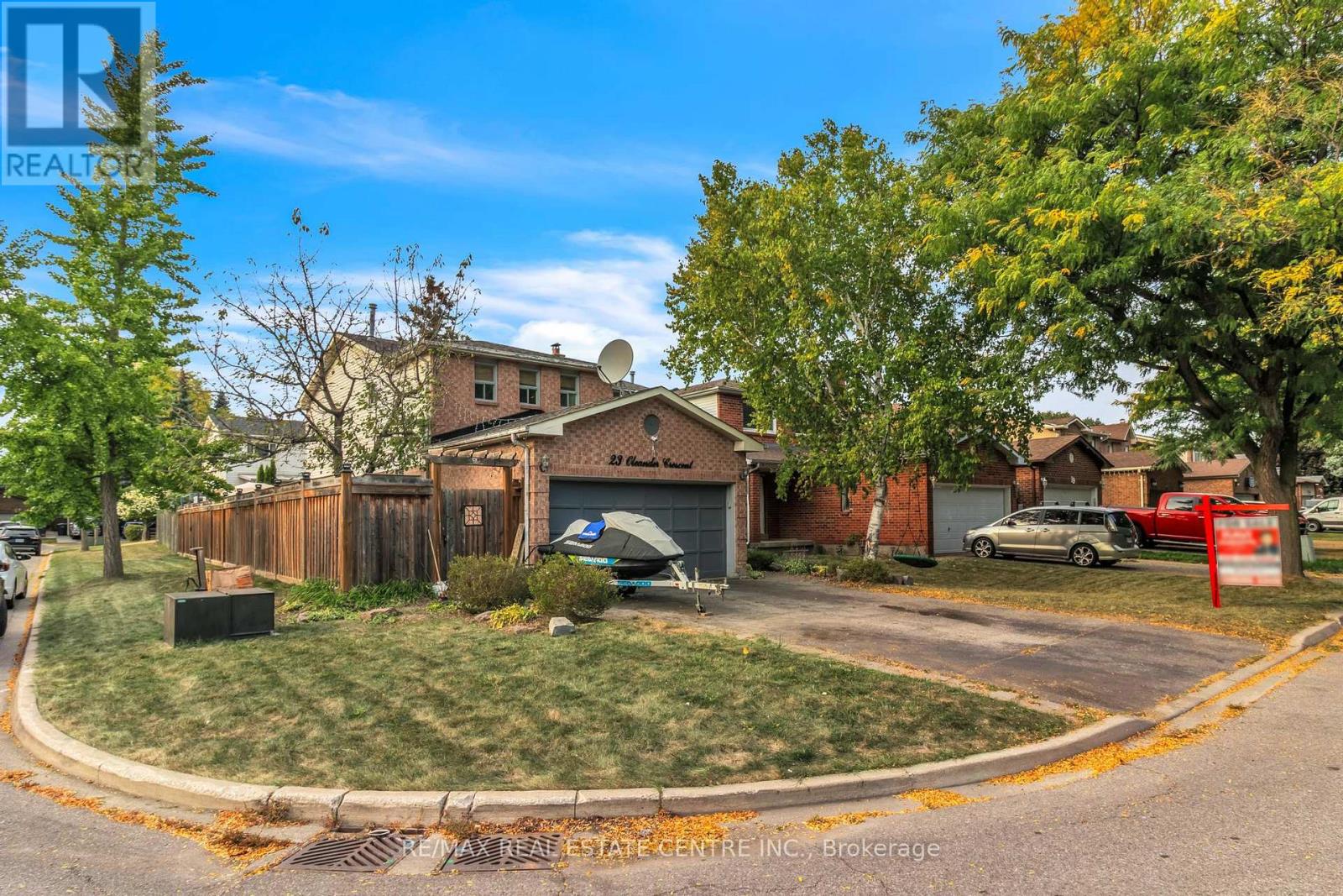 23 Oleander Crescent N, Brampton, Ontario  L6Z 2C1 - Photo 2 - W12425921