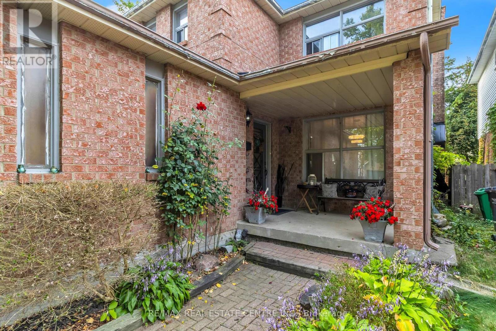 23 Oleander Crescent N, Brampton, Ontario  L6Z 2C1 - Photo 4 - W12425921