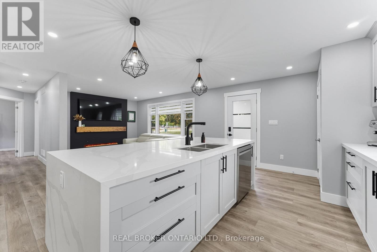 61 Clench Avenue, Brantford, Ontario  N3T 1B7 - Photo 10 - X12425926