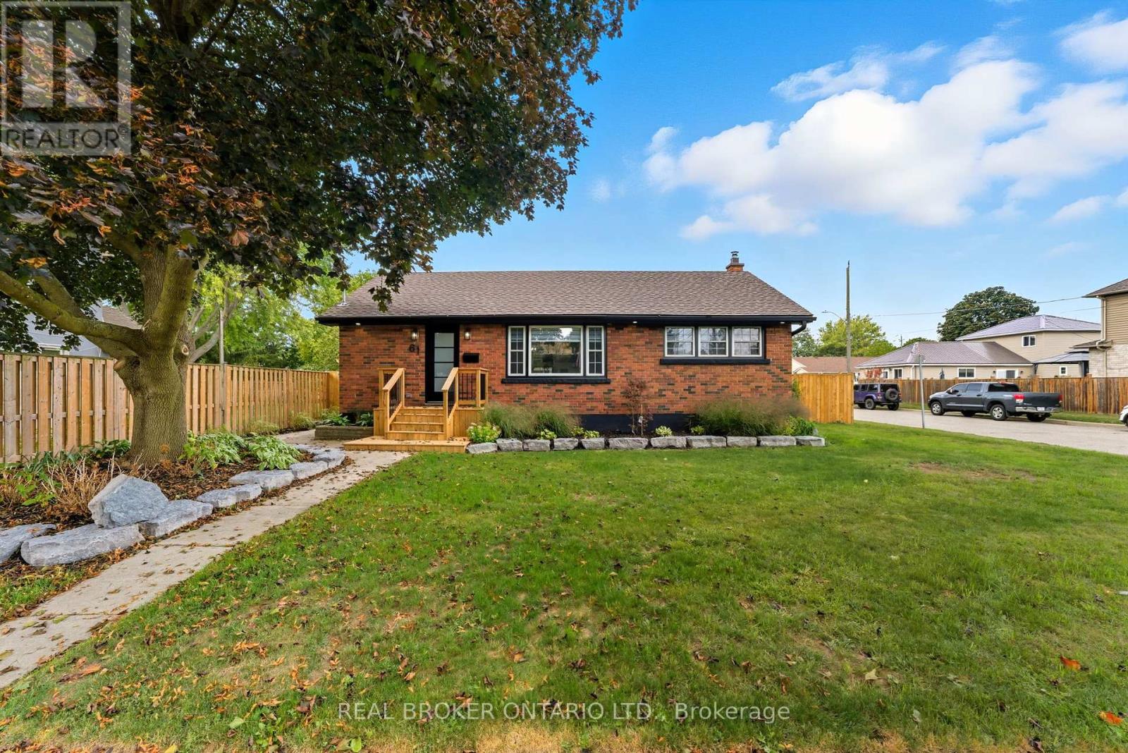 61 Clench Avenue, Brantford, Ontario  N3T 1B7 - Photo 2 - X12425926