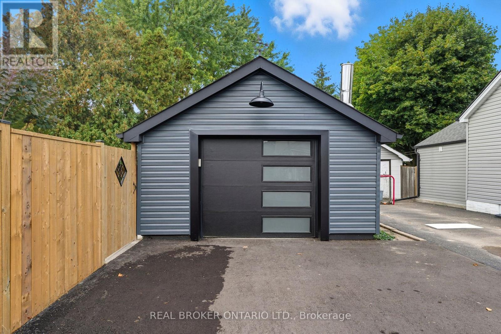 61 Clench Avenue, Brantford, Ontario  N3T 1B7 - Photo 24 - X12425926