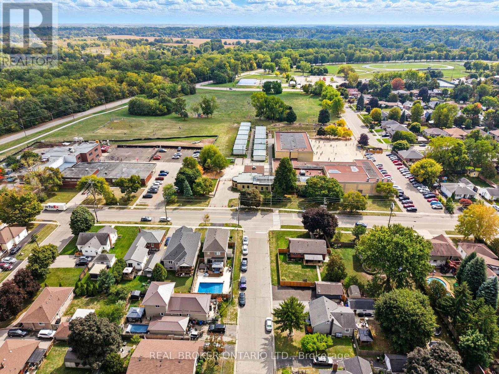 61 Clench Avenue, Brantford, Ontario  N3T 1B7 - Photo 32 - X12425926