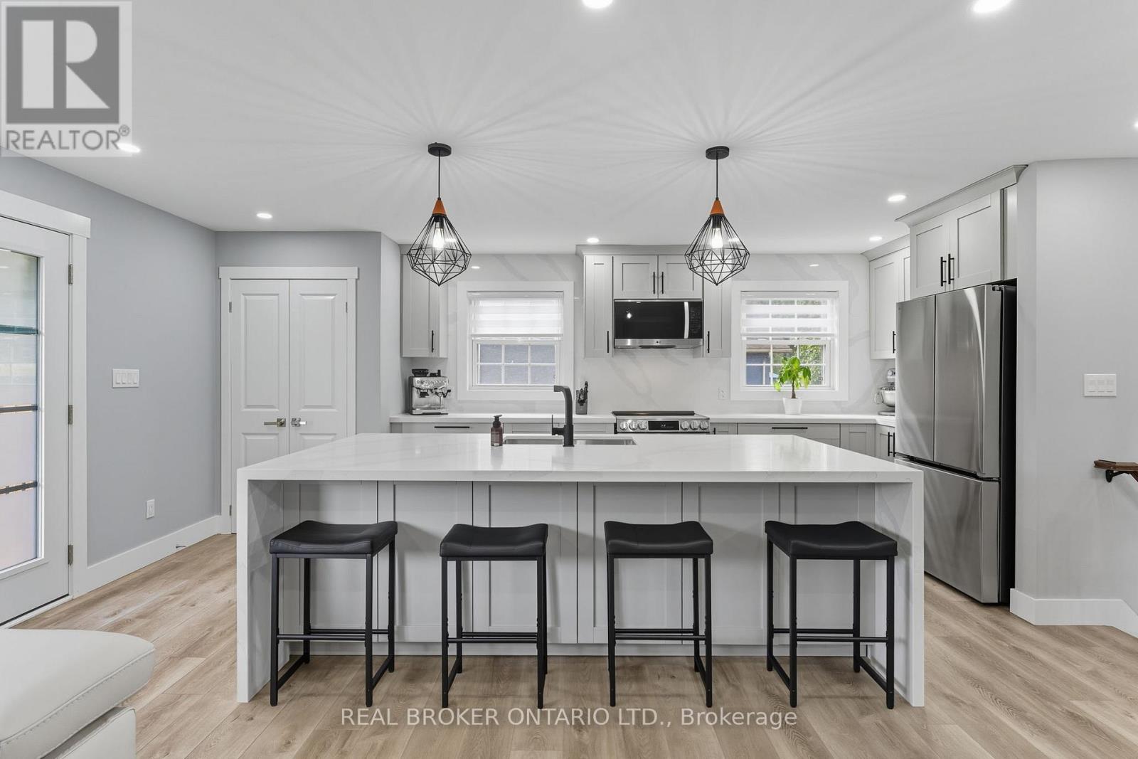 61 Clench Avenue, Brantford, Ontario  N3T 1B7 - Photo 7 - X12425926
