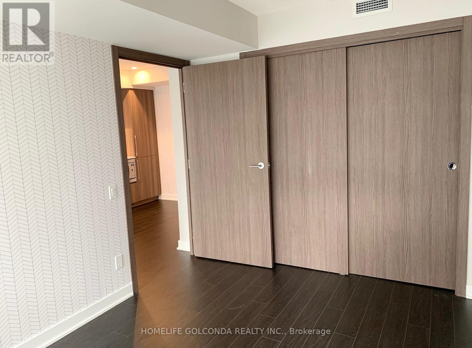 605 - 17 Bathurst Street, Toronto, Ontario  M5V 0N1 - Photo 8 - C12425970