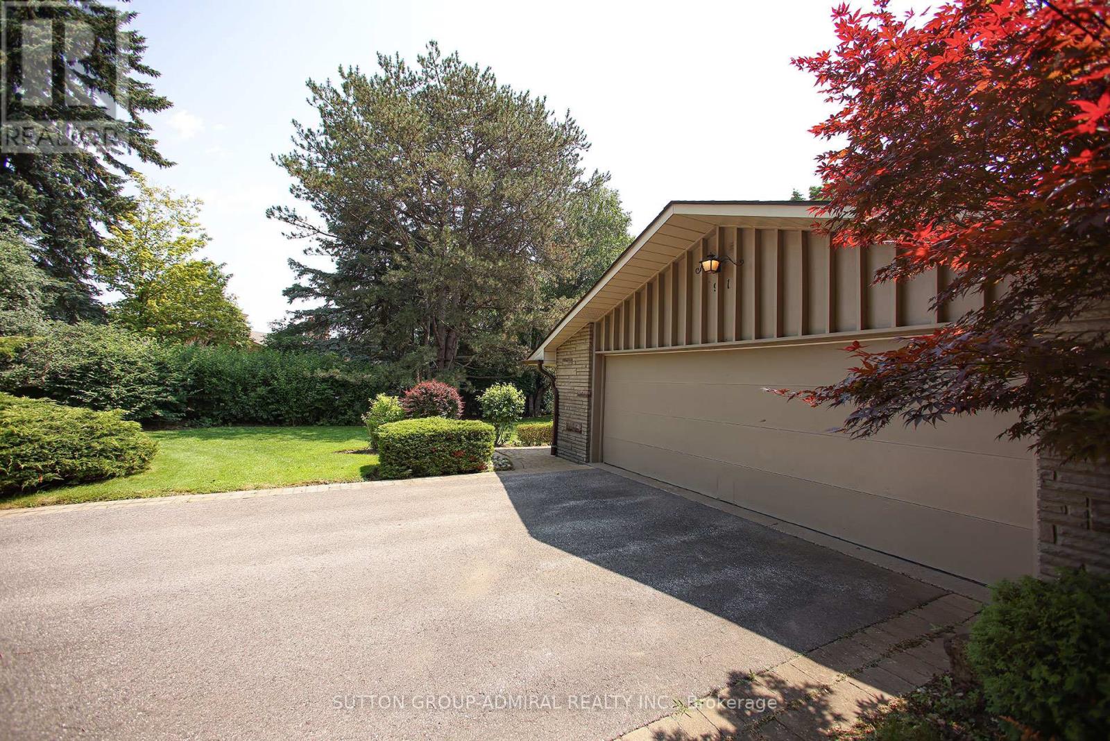 91 Forest Grove Drive, Toronto, Ontario  M2K 1Z4 - Photo 3 - C12426000