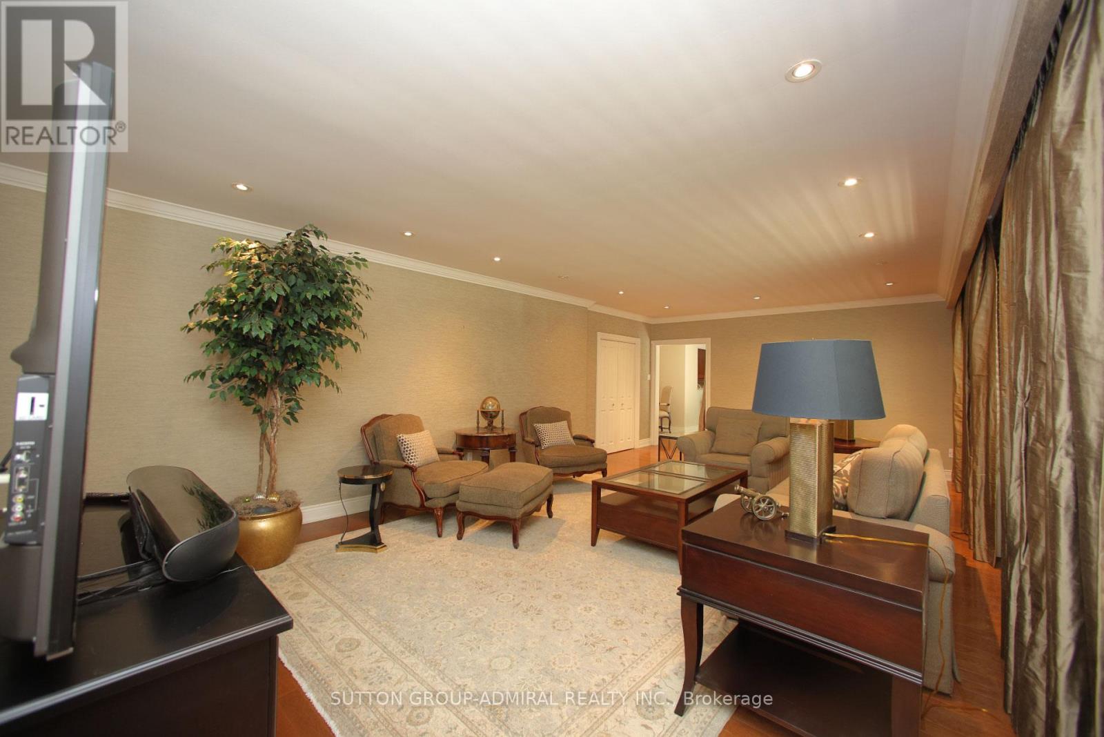 91 Forest Grove Drive, Toronto, Ontario  M2K 1Z4 - Photo 8 - C12426000
