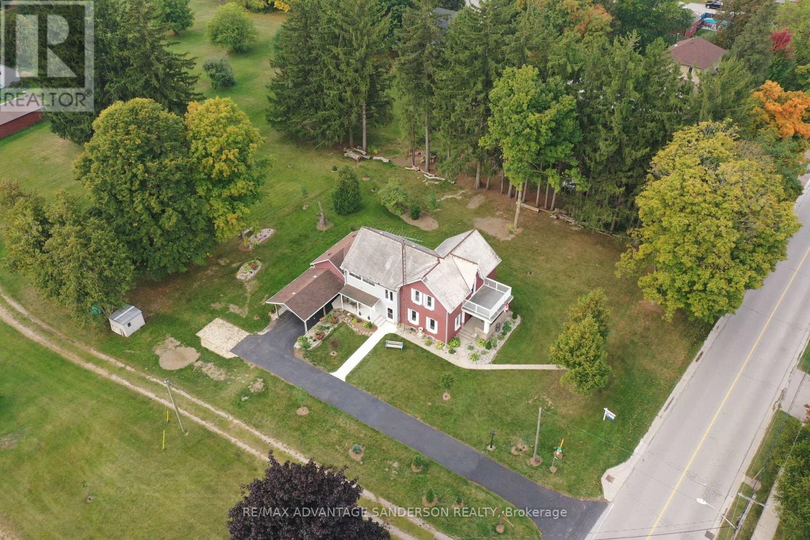 8523 Townsend Line, Lambton Shores, Ontario  N0M 1B0 - Photo 10 - X12426132