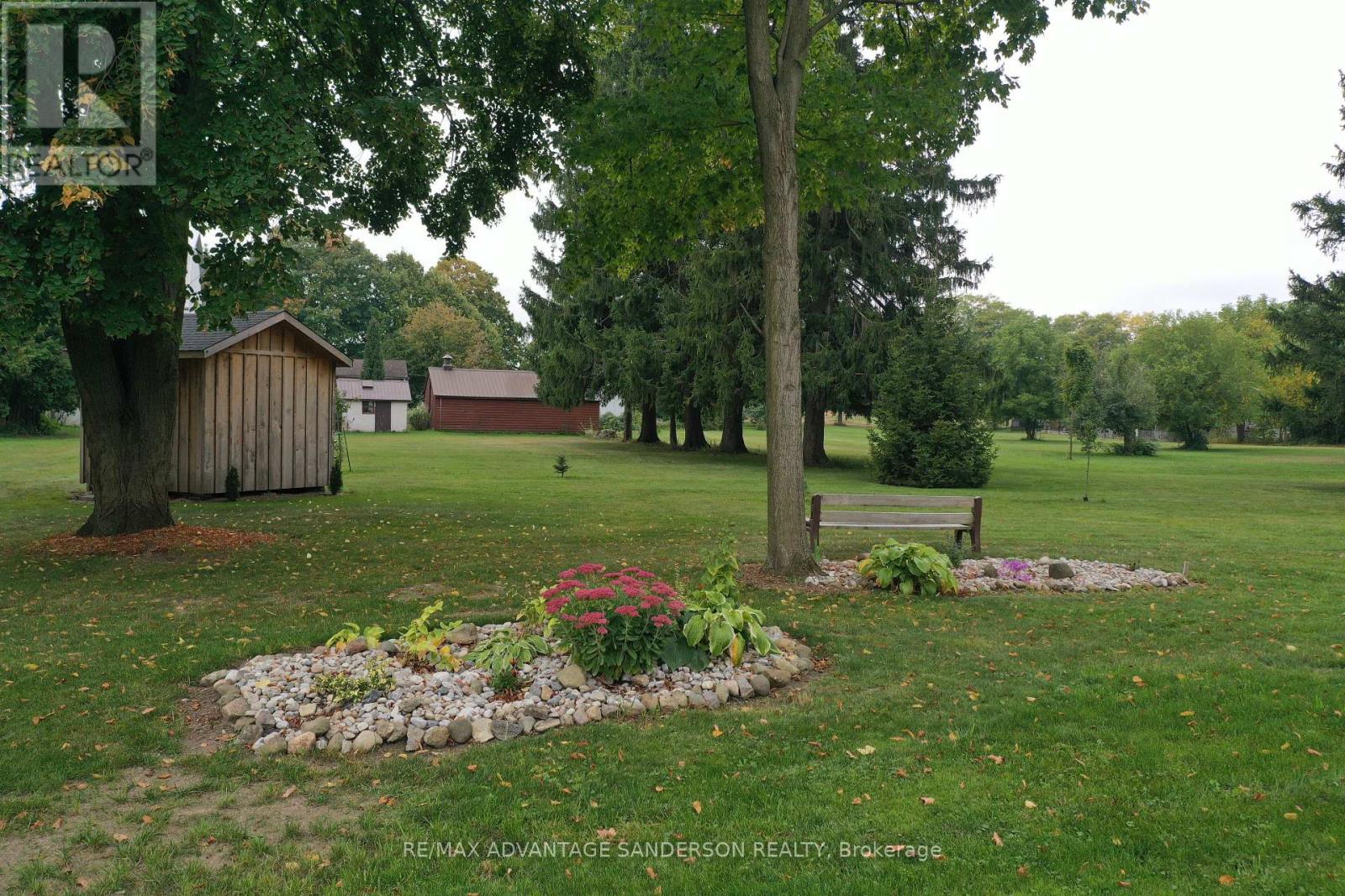 8523 Townsend Line, Lambton Shores, Ontario  N0M 1B0 - Photo 13 - X12426132